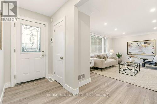 590 Cumberland Avenue, Burlington, ON - Indoor