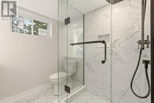 590 Cumberland Avenue, Burlington, ON - Indoor Photo Showing Bathroom