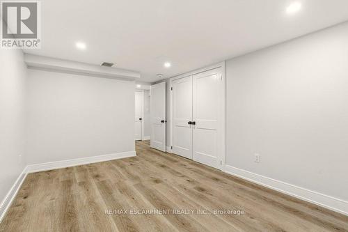 590 Cumberland Avenue, Burlington, ON - Indoor Photo Showing Other Room