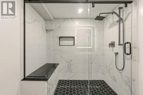 590 Cumberland Avenue, Burlington, ON - Indoor Photo Showing Bathroom