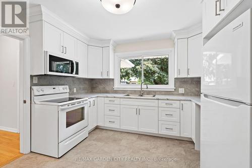 34 Kenworth Drive, St. Catharines (Carlton/Bunting), ON - Indoor Photo Showing Kitchen With Double Sink