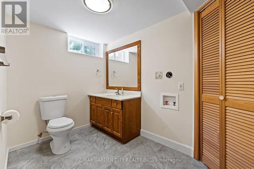 34 Kenworth Drive, St. Catharines (Carlton/Bunting), ON - Indoor Photo Showing Bathroom