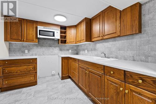 34 Kenworth Drive, St. Catharines (Carlton/Bunting), ON - Indoor Photo Showing Kitchen