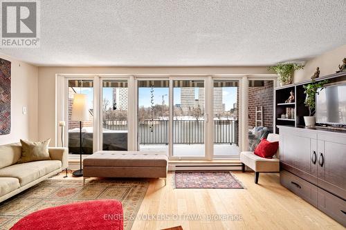 Unit 103 offers stunning river views - 103 - 555 Wilbrod Street, Ottawa, ON - Indoor Photo Showing Living Room