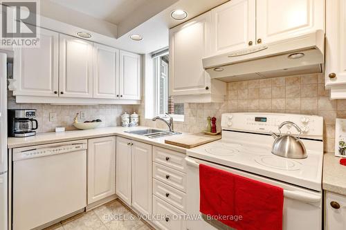 Kitchen - 103 - 555 Wilbrod Street, Ottawa, ON - Indoor Photo Showing Kitchen With Double Sink
