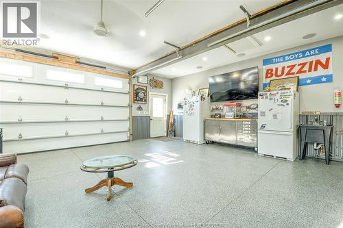 2191 Concession 2 Road, Amherstburg, ON - Indoor Photo Showing Garage