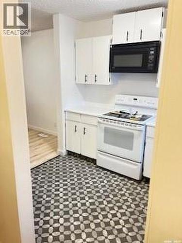 6479 Rochdale Boulevard, Regina, SK - Indoor Photo Showing Kitchen