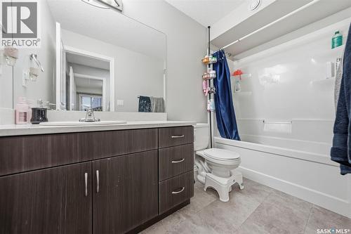213 110 Akhtar Bend, Saskatoon, SK - Indoor Photo Showing Bathroom