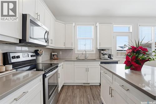 4034 Centennial Drive, Saskatoon, SK - Indoor Photo Showing Kitchen