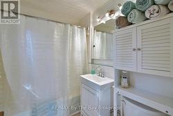 Main Floor 4pc Bathroom - 