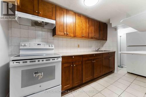 2178 Erinbrook Crescent, Ottawa, ON - Indoor Photo Showing Kitchen