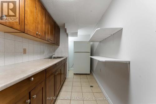 2178 Erinbrook Crescent, Ottawa, ON - Indoor Photo Showing Kitchen
