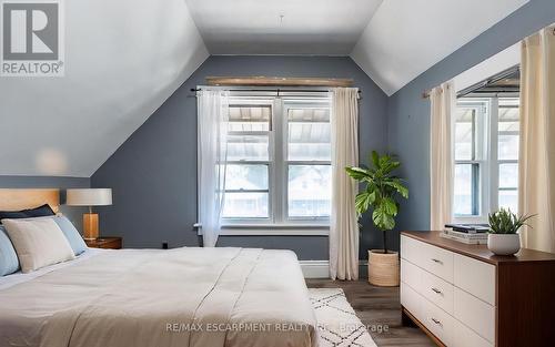 52 Connaught Avenue N, Hamilton, ON - Indoor Photo Showing Bedroom