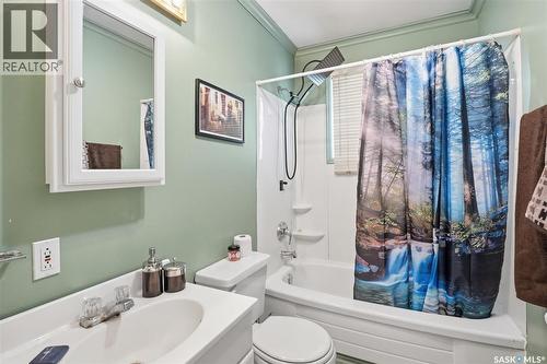 48 Procter Drive, Shields, SK - Indoor Photo Showing Bathroom