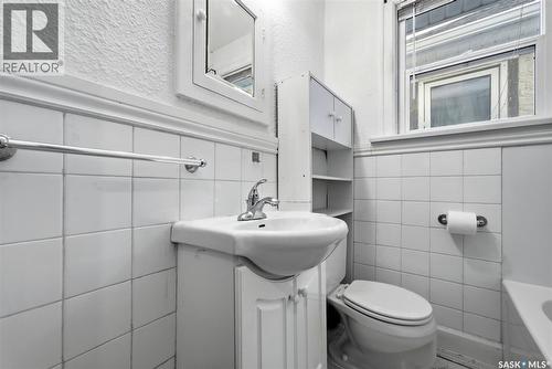 1320 Athol Street, Regina, SK - Indoor Photo Showing Bathroom