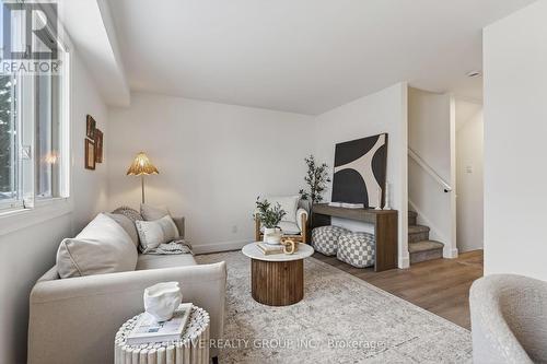 47 - 30 Clarendon Crescent, London South (South P), ON - Indoor Photo Showing Living Room