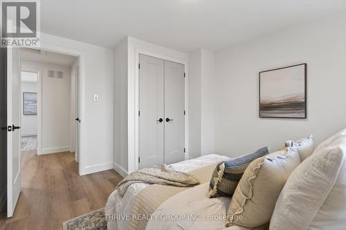 47 - 30 Clarendon Crescent, London South (South P), ON - Indoor Photo Showing Bedroom