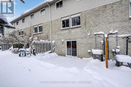 47 - 30 Clarendon Crescent, London South (South P), ON - Outdoor