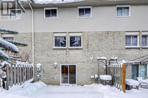 47 - 30 Clarendon Crescent, London South (South P), ON - Outdoor With Exterior