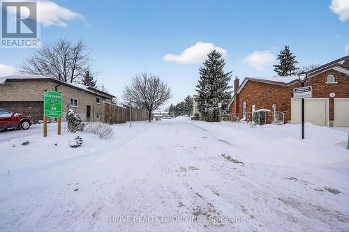 47 - 30 Clarendon Crescent, London South (South P), ON - Outdoor