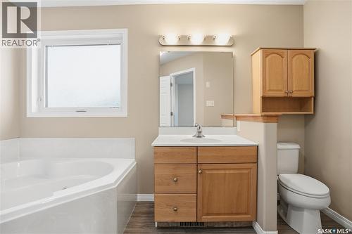 7902 Thrush Street, Regina, SK - Indoor Photo Showing Bathroom
