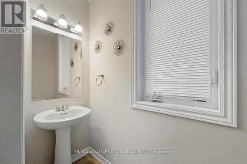 504 Loury Row, Ottawa, ON - Indoor Photo Showing Bathroom