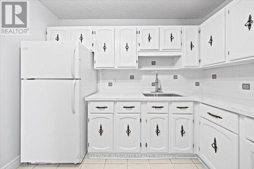 1201 - 900 Dynes Road, Ottawa, ON - Indoor Photo Showing Kitchen