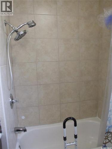 115 1St Street E, Leader, SK - Indoor Photo Showing Bathroom