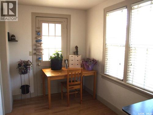 115 1St Street E, Leader, SK - Indoor