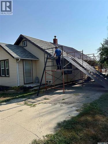 115 1St Street E, Leader, SK - Outdoor