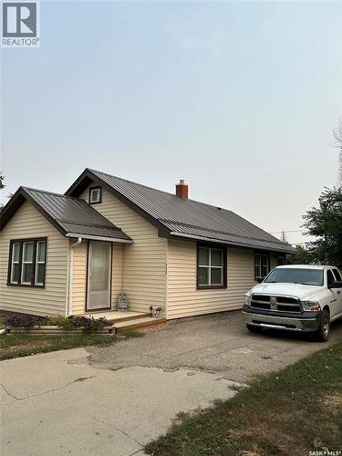 115 1St Street E, Leader, SK - Outdoor