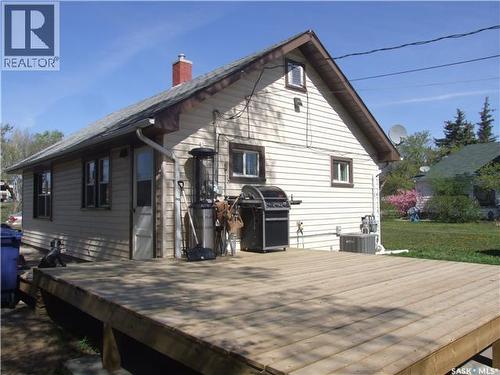 115 1St Street E, Leader, SK - Outdoor With Exterior