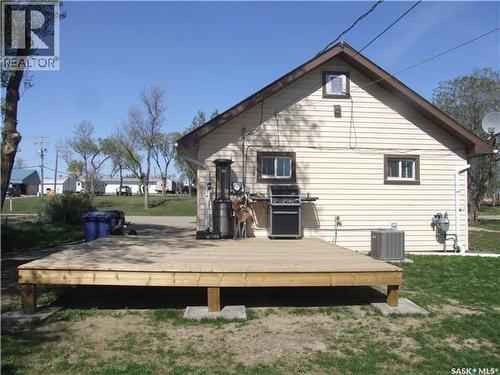 115 1St Street E, Leader, SK - Outdoor With Deck Patio Veranda