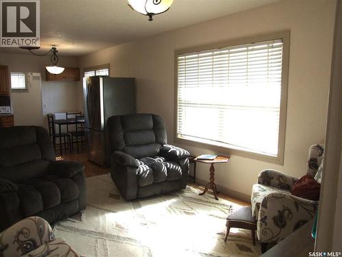 115 1St Street E, Leader, SK - Indoor Photo Showing Living Room