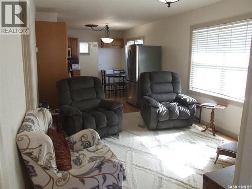 115 1St Street E, Leader, SK - Indoor Photo Showing Living Room
