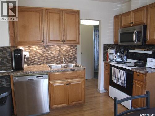 115 1St Street E, Leader, SK - Indoor Photo Showing Kitchen With Double Sink