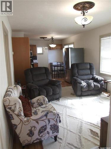 115 1St Street E, Leader, SK - Indoor Photo Showing Living Room