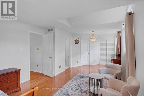 35 Trenholme Crescent, Hamilton, ON - Indoor Photo Showing Bedroom