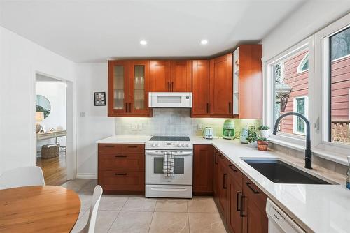 86 Campbell Street, Winnipeg, MB - Indoor Photo Showing Kitchen