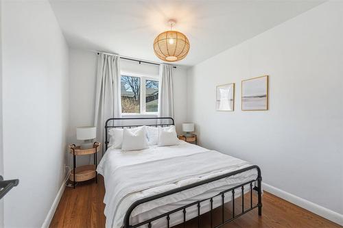 86 Campbell Street, Winnipeg, MB - Indoor Photo Showing Bedroom
