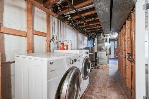 86 Campbell Street, Winnipeg, MB - Indoor Photo Showing Laundry Room