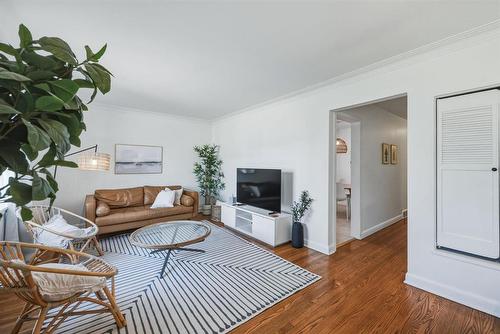 86 Campbell Street, Winnipeg, MB - Indoor Photo Showing Living Room