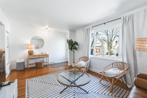 86 Campbell Street, Winnipeg, MB - Indoor Photo Showing Living Room