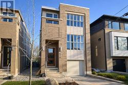 426 AVONDALE AVENUE  Ottawa, ON K2A 0S3