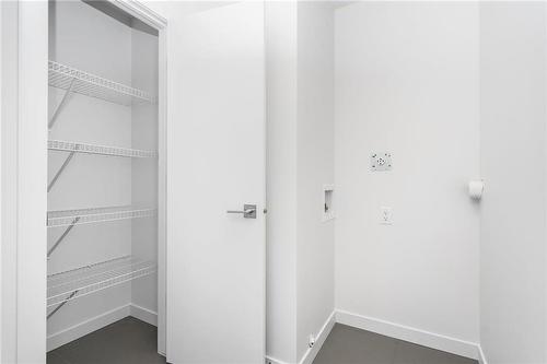 19 Raven Road, Winnipeg, MB - Indoor With Storage