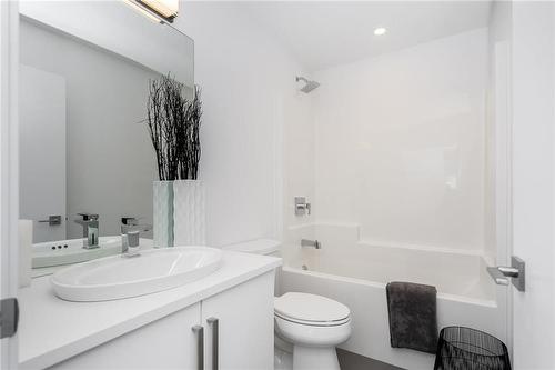 19 Raven Road, Winnipeg, MB - Indoor Photo Showing Bathroom
