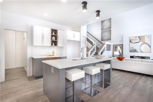 19 Raven Road, Winnipeg, MB - Indoor Photo Showing Kitchen With Upgraded Kitchen