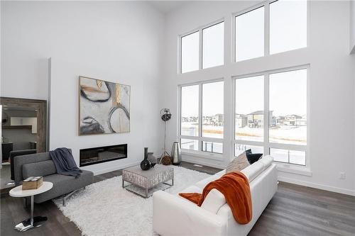 19 Raven Road, Winnipeg, MB - Indoor Photo Showing Living Room With Fireplace