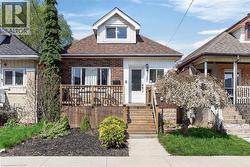 157 CAMERON Avenue N  Hamilton, ON L8H 4Z4
