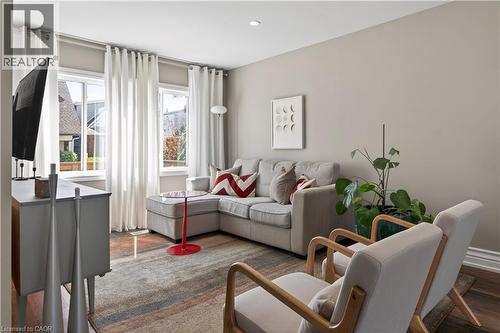 157 Cameron Avenue N, Hamilton, ON - Indoor Photo Showing Living Room